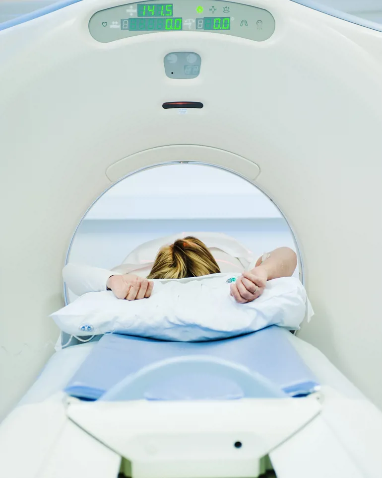 Pasient i CT-maskin